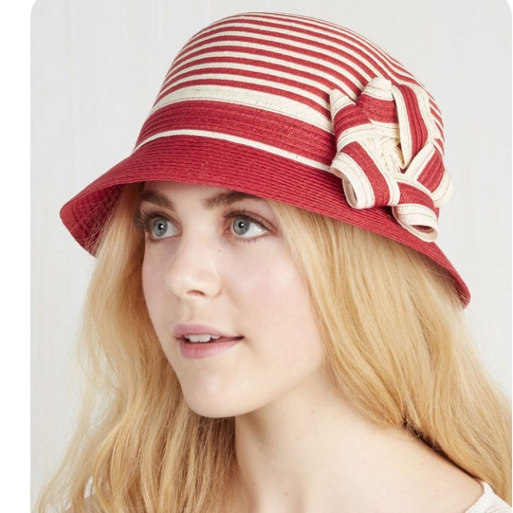 Red Straw Cloche Hat- NEW with Tags - Picture 2 of 8